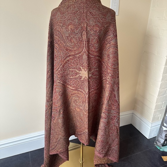 Paisley Patterned Shawl - Picture 1 of 6